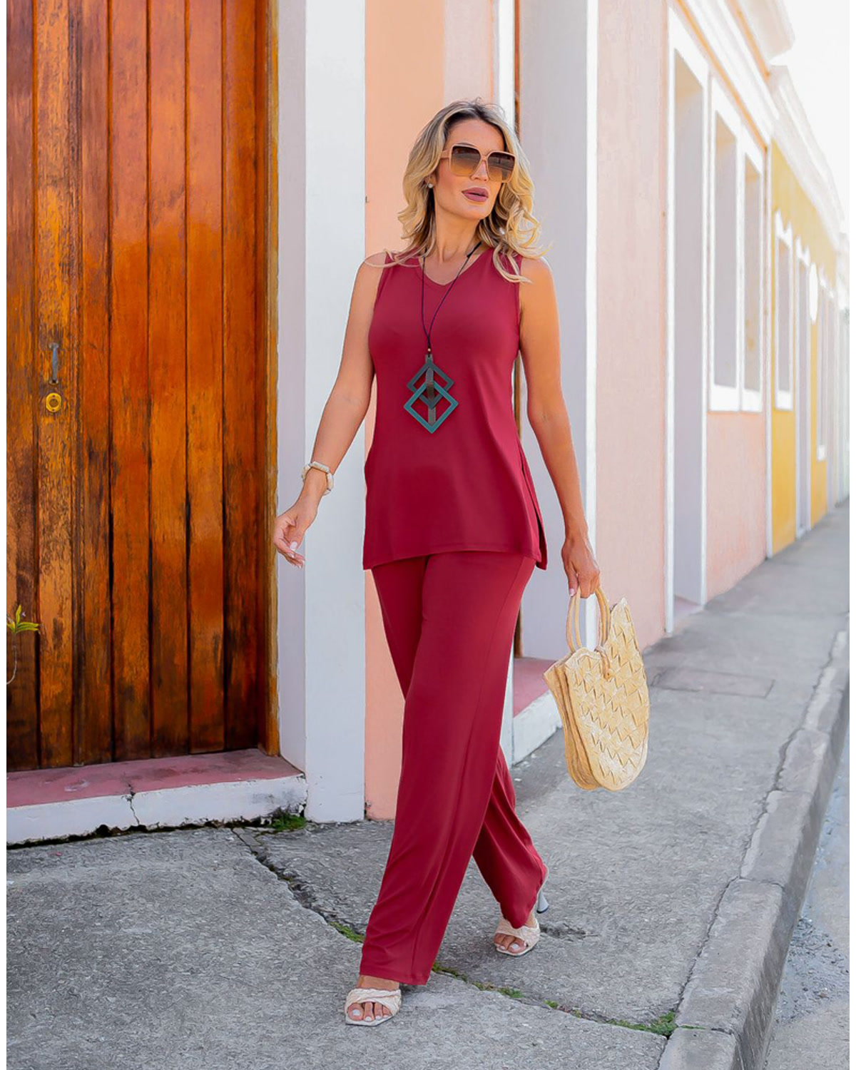 Conjunto Kalimera Telha com regata e calça em look para dia quente