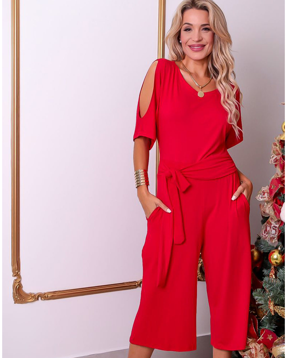 Macacão Olímpia Vermelho em fotografia comercial da Athens