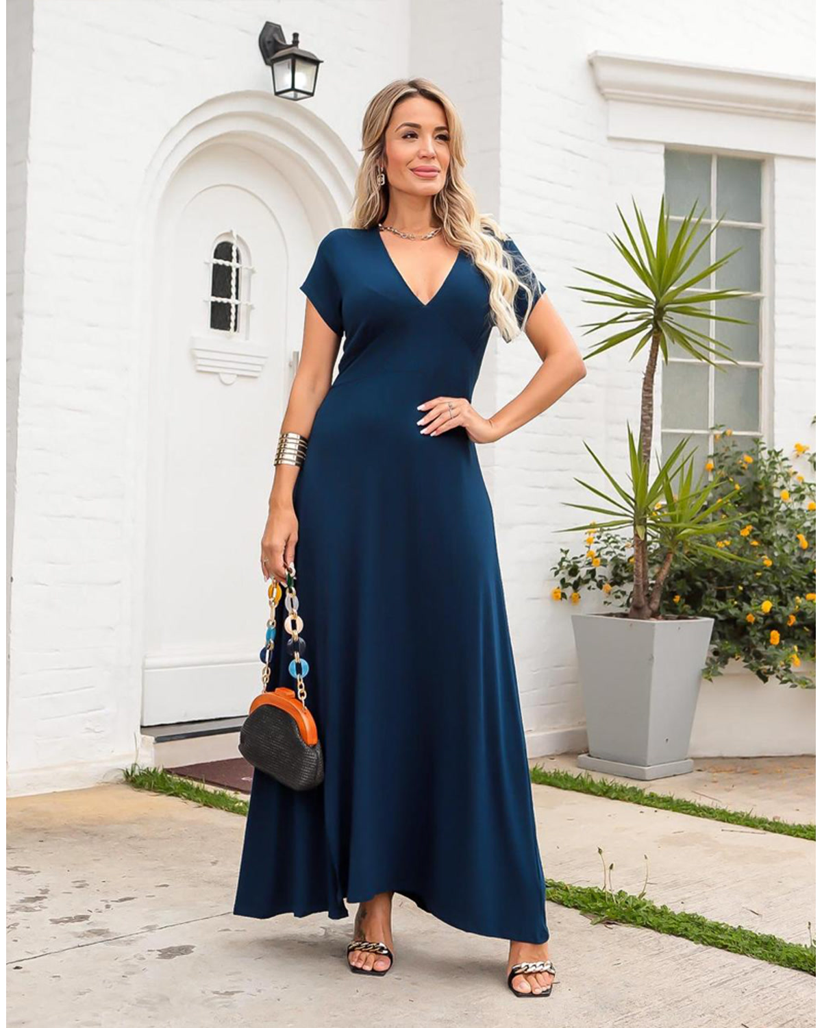 Vestido Santorini Marinho em fotografia comercial da Athens