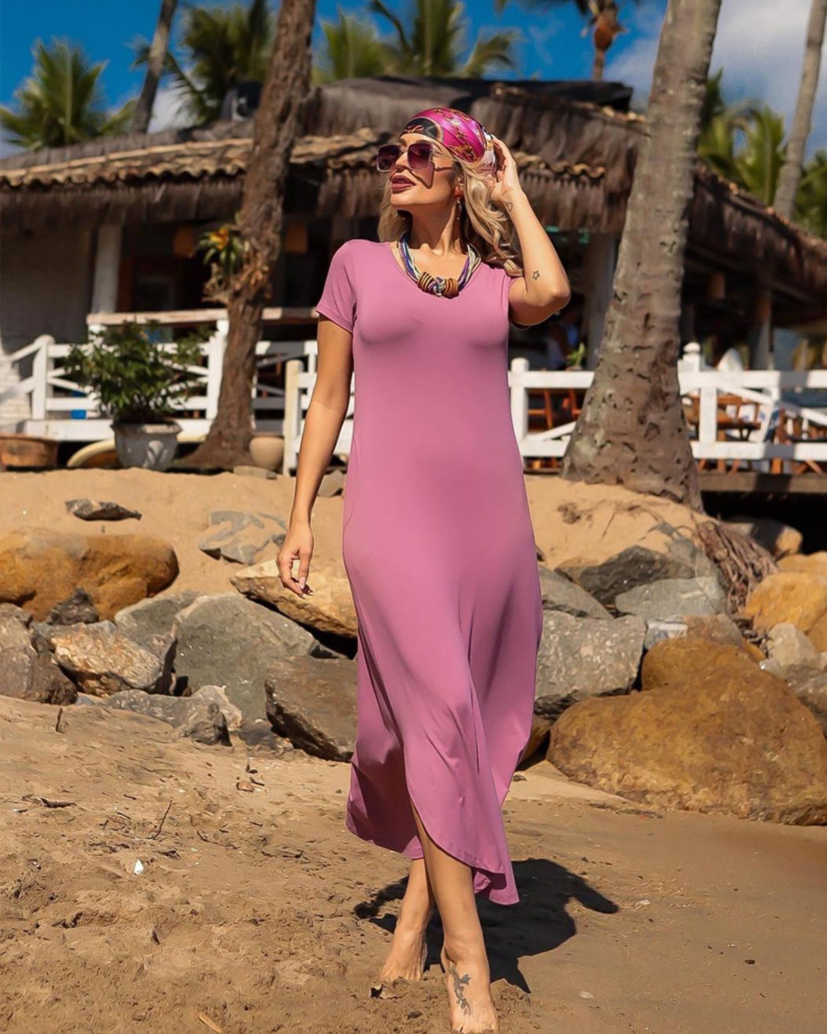 Vestido Egeu Lilás longo em fotografia comercial da Athens