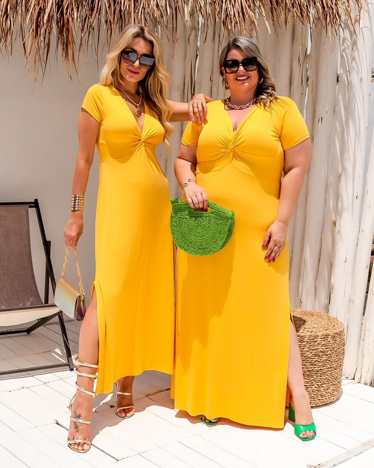 Duas mulheres usando o Vestido Afrodite Amarelo em diferentes corpos